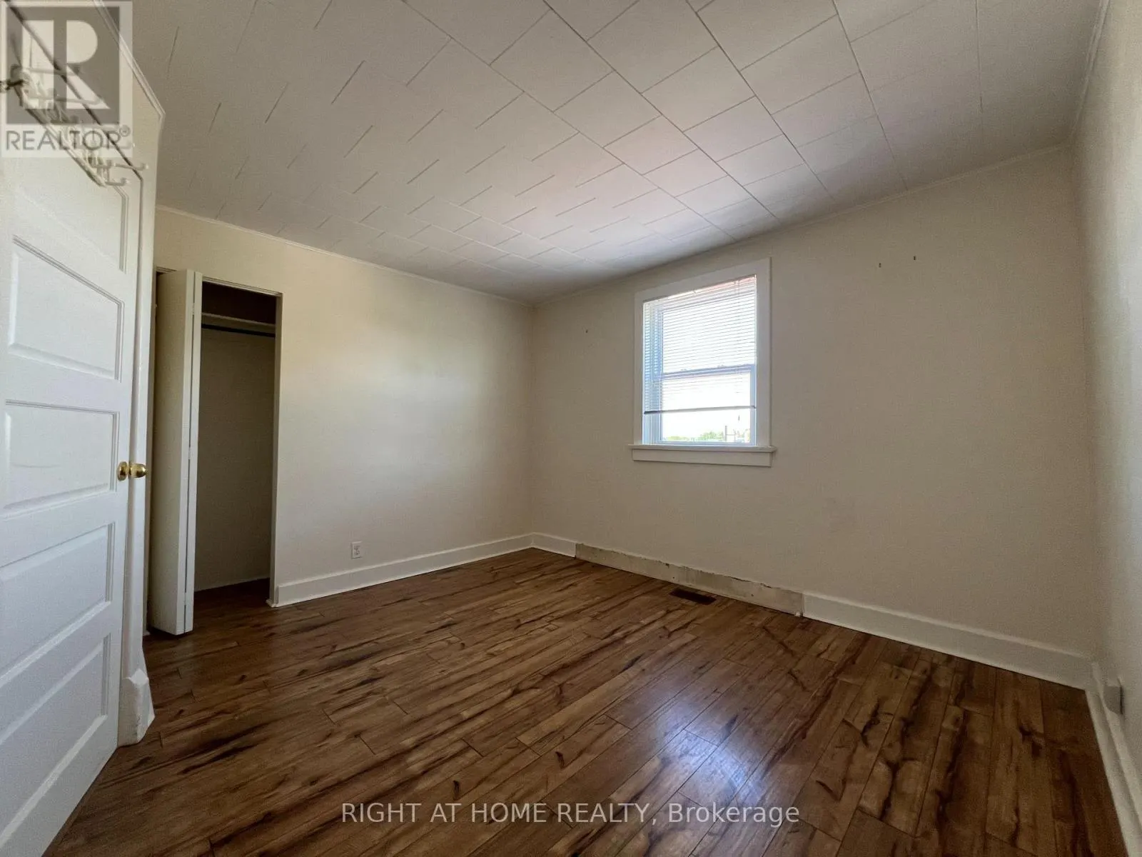 APARTMENT A - 32 MATCHEDASH STREET N