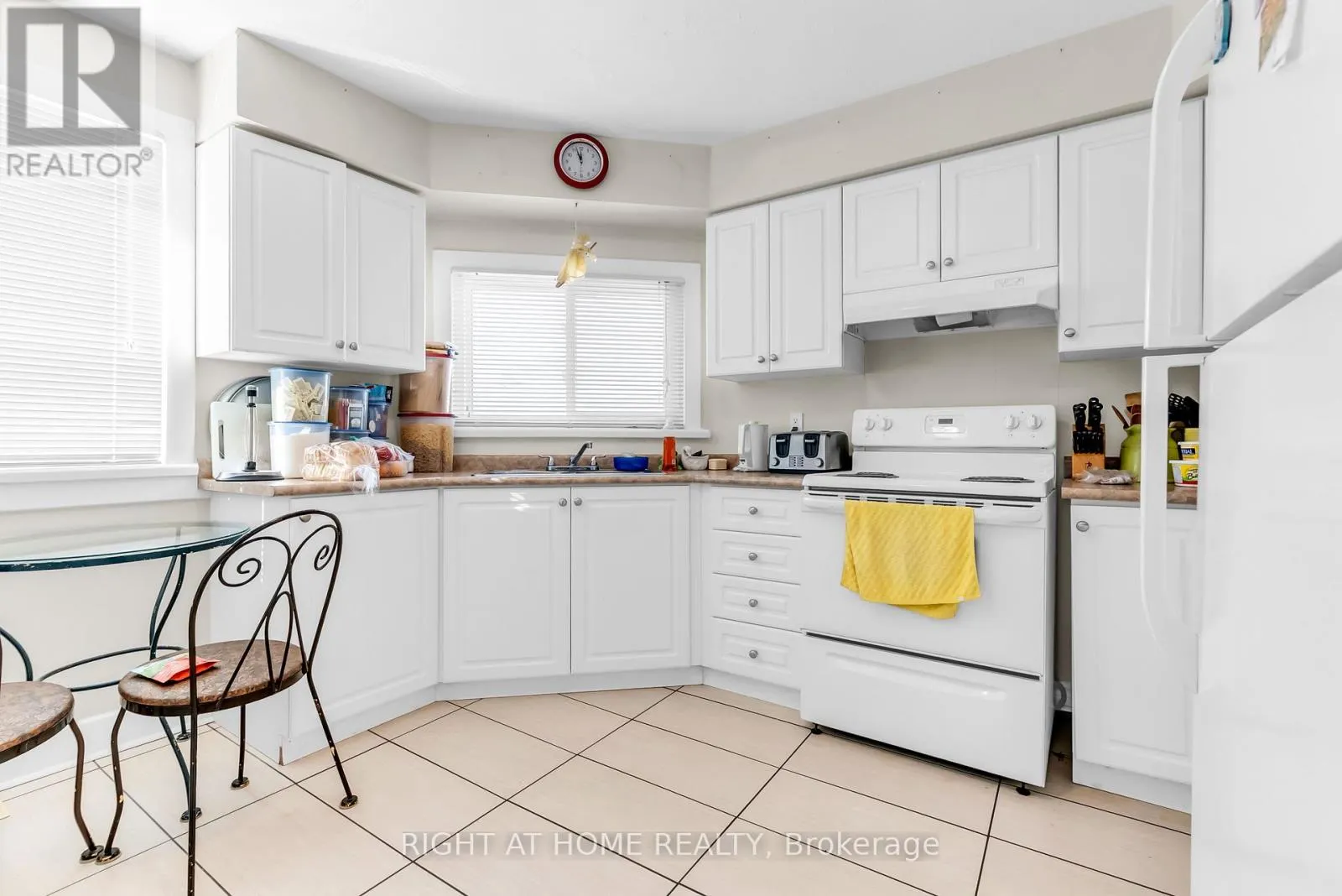APARTMENT A - 32 MATCHEDASH STREET N