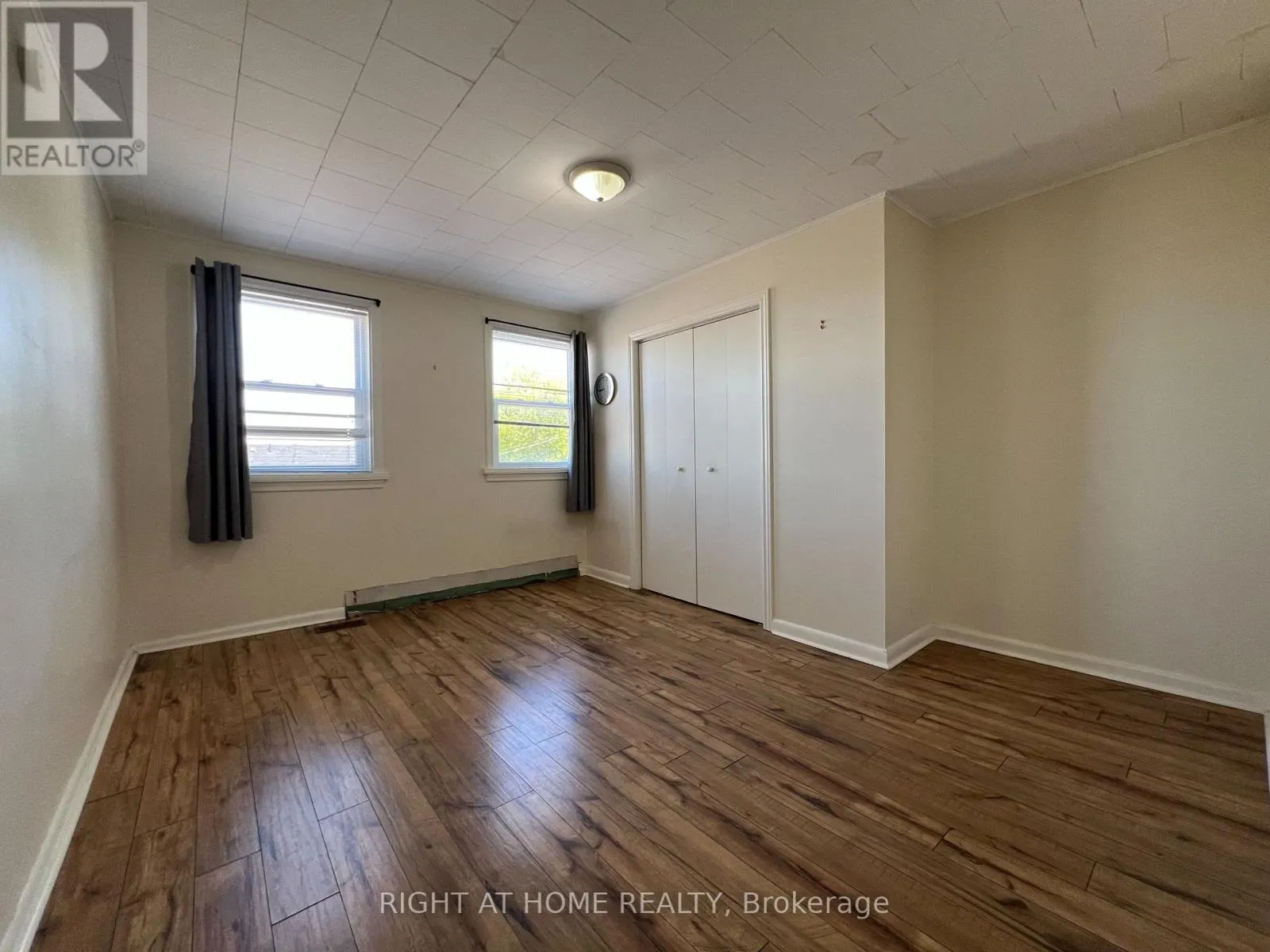APARTMENT A - 32 MATCHEDASH STREET N