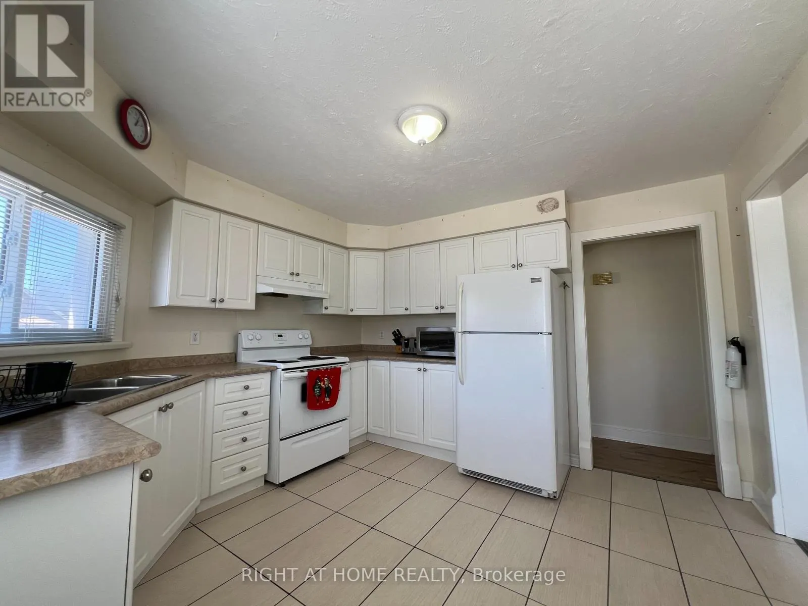 APARTMENT A - 32 MATCHEDASH STREET N