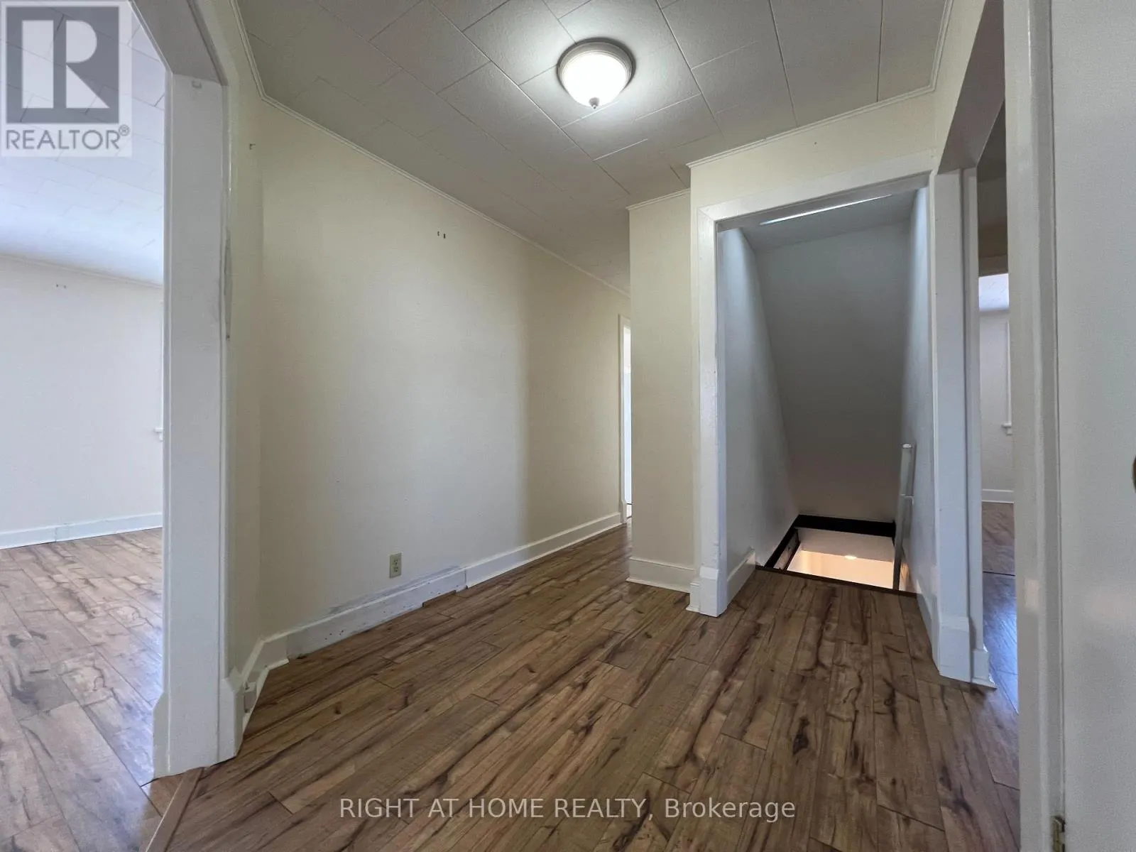 APARTMENT A - 32 MATCHEDASH STREET N