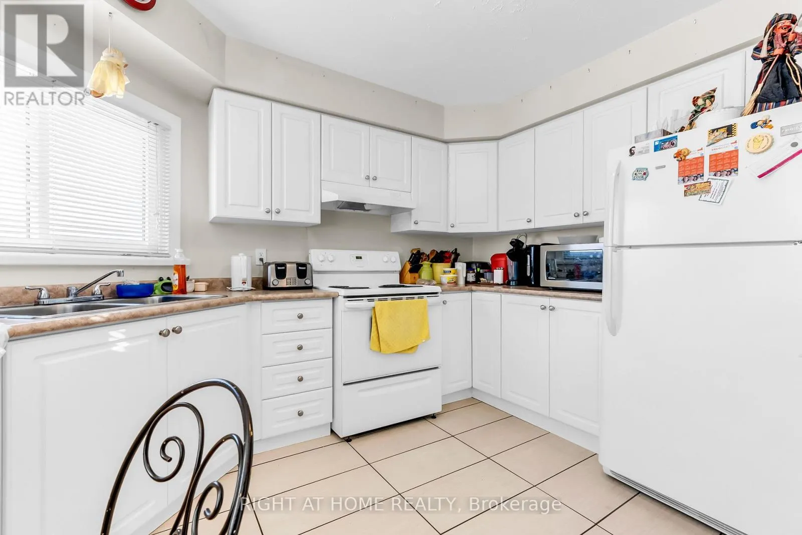APARTMENT A - 32 MATCHEDASH STREET N