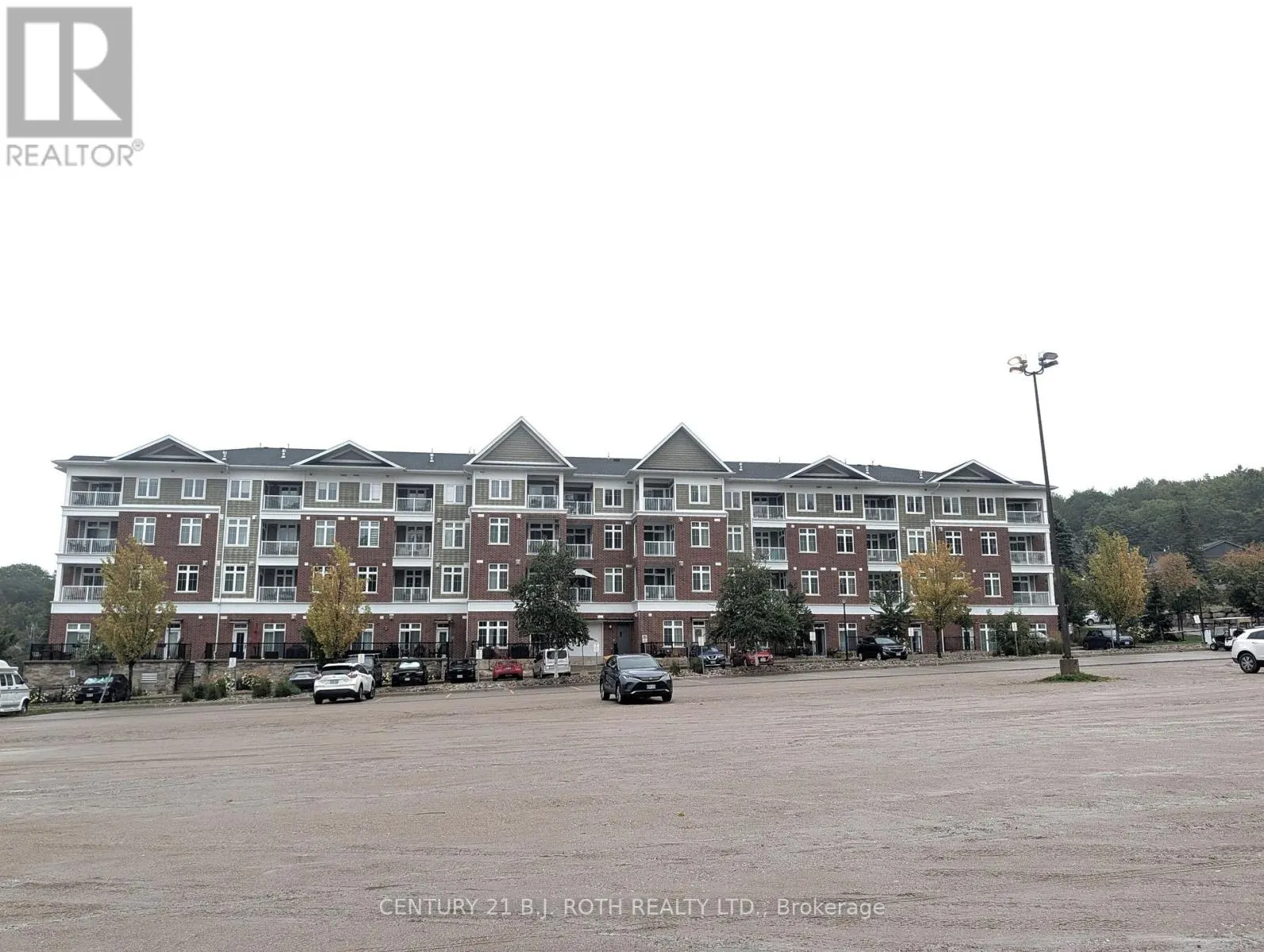 302 - 40 HORSESHOE BOULEVARD