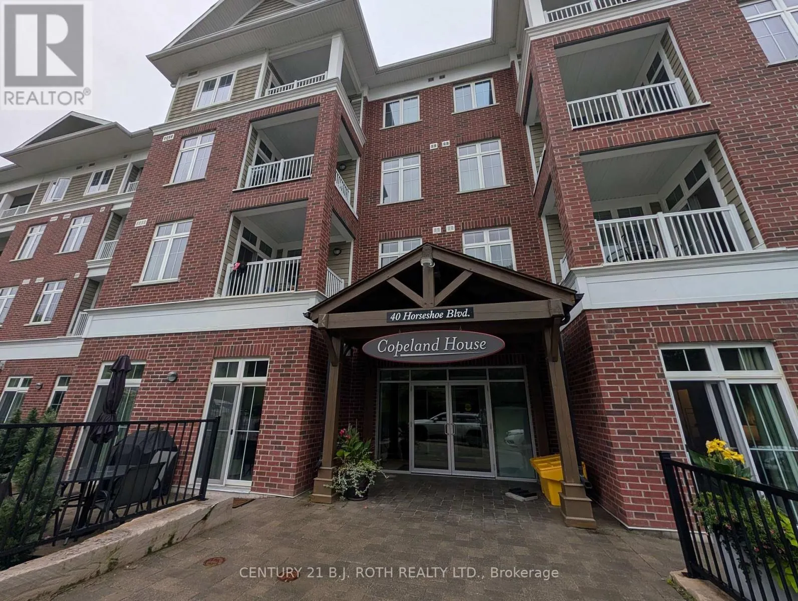 302 - 40 HORSESHOE BOULEVARD