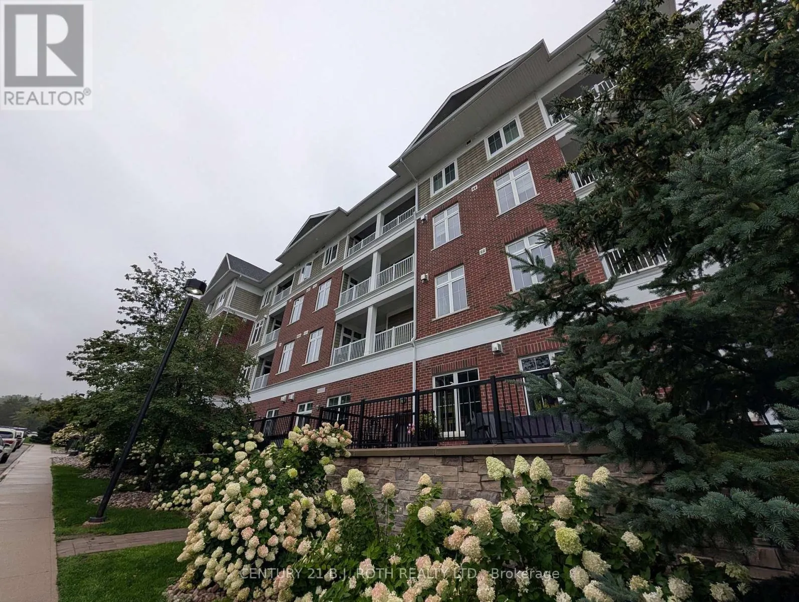 302 - 40 HORSESHOE BOULEVARD