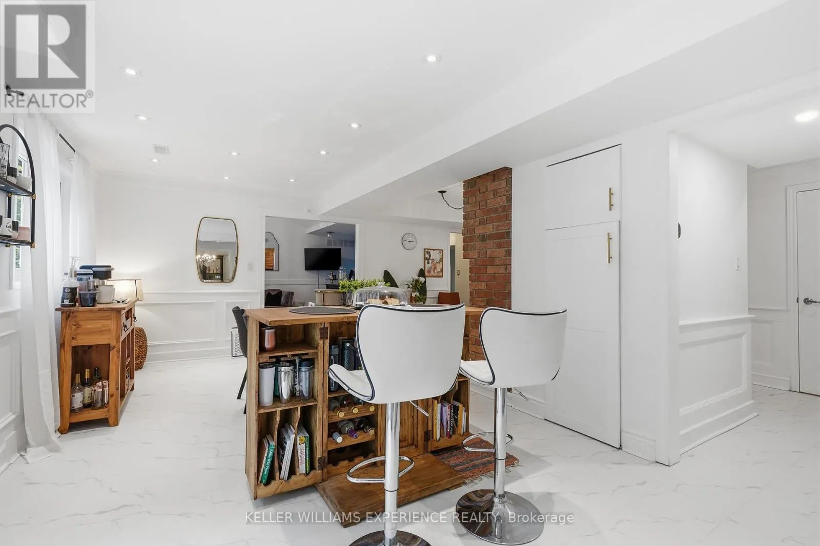 2 SEELEY COURT