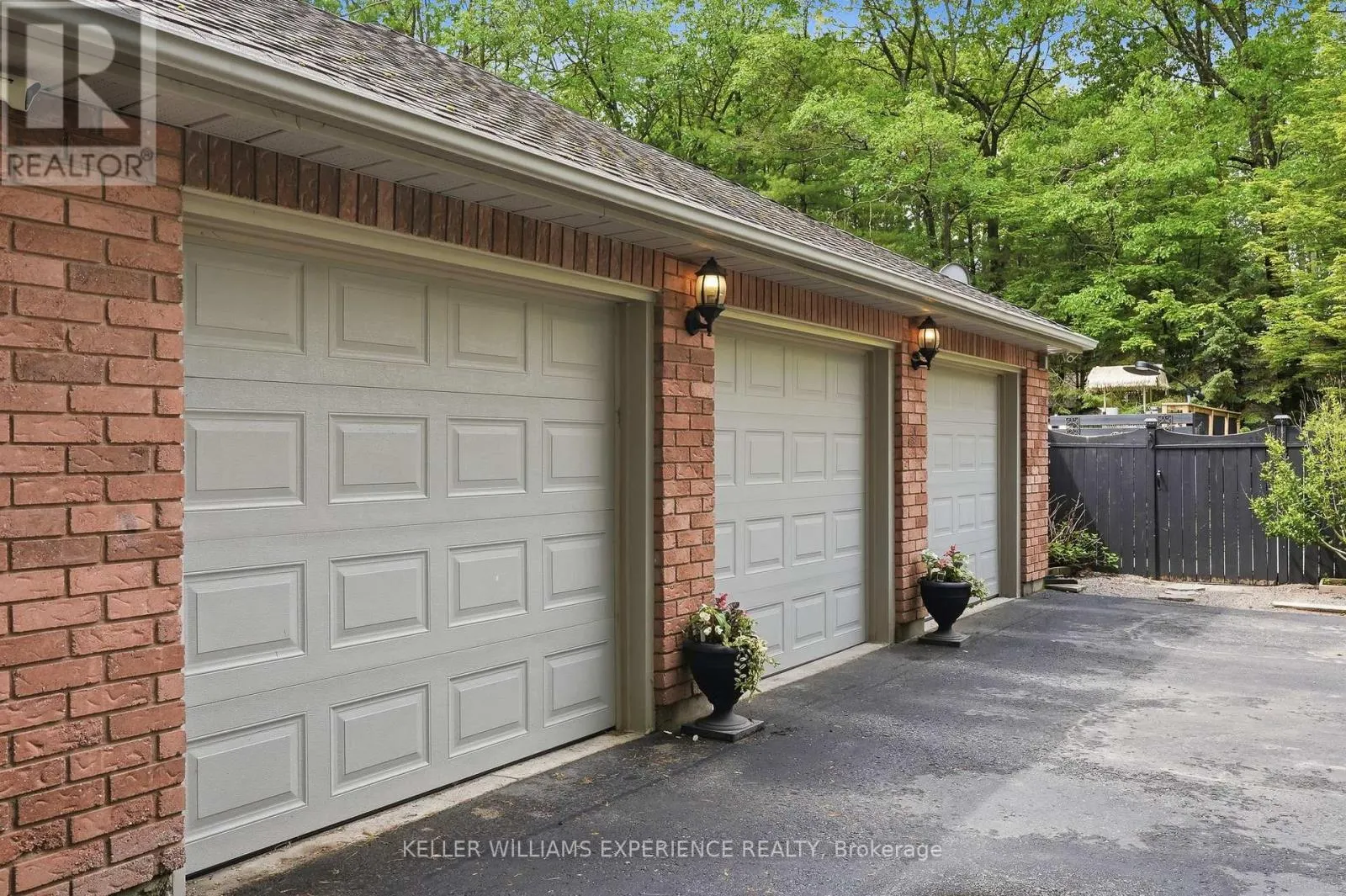 2 SEELEY COURT