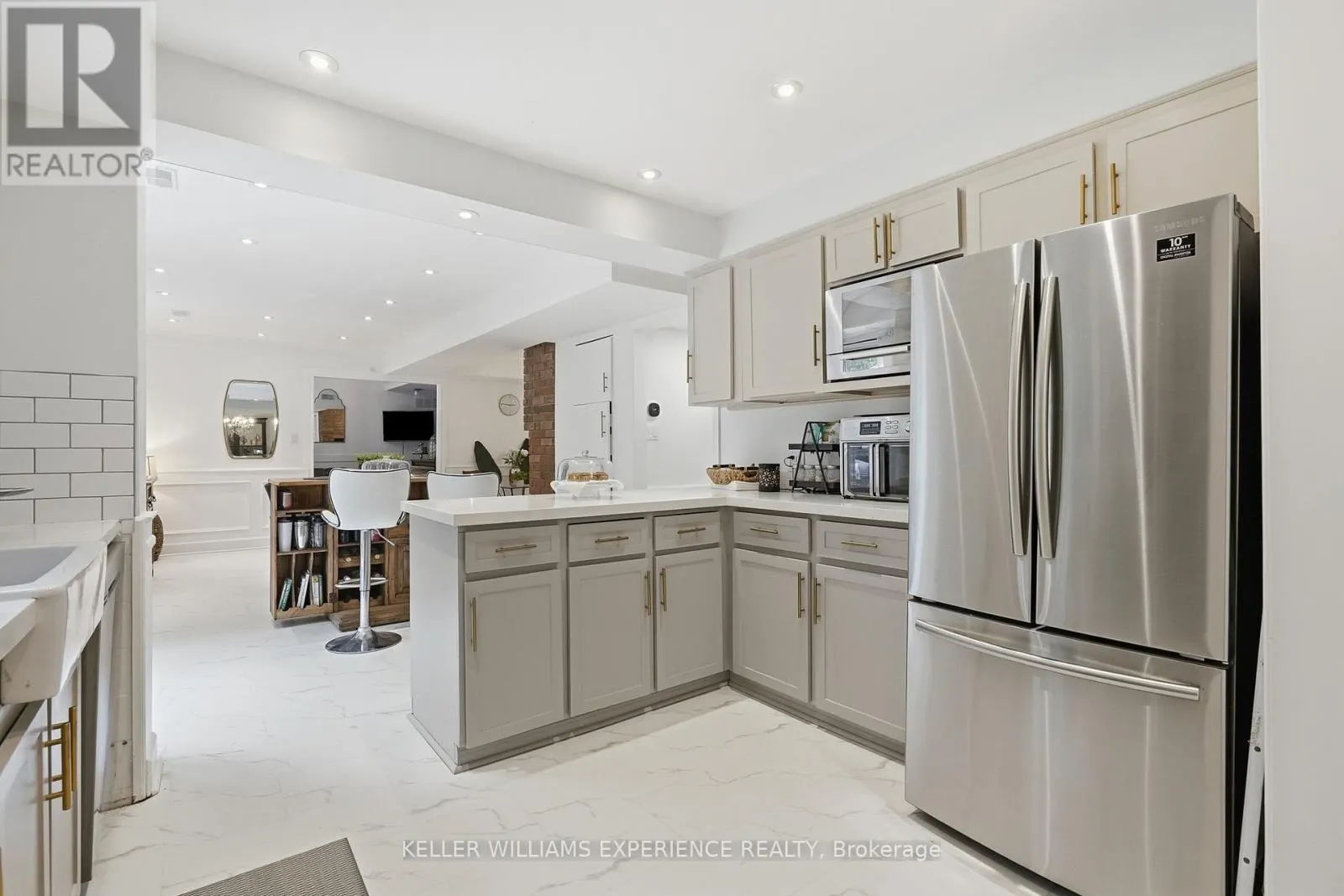 2 SEELEY COURT