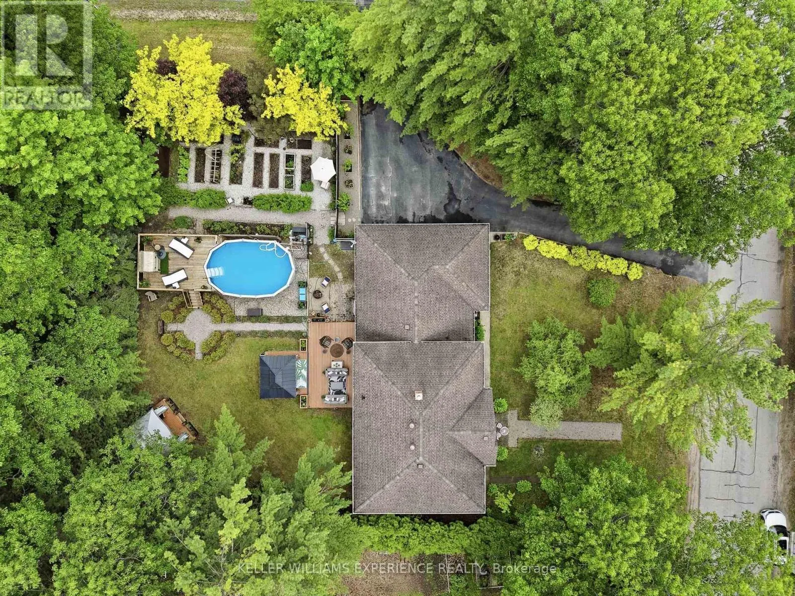 2 SEELEY COURT