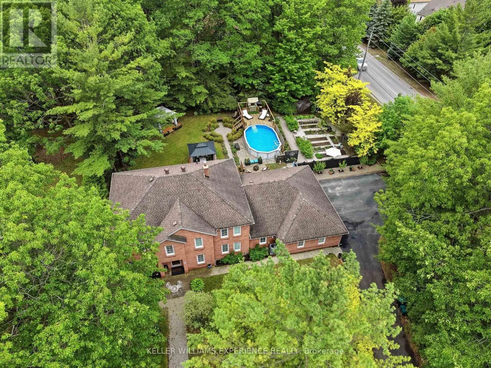 2 SEELEY COURT