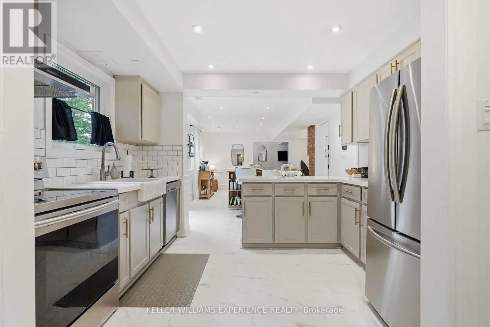 2 SEELEY COURT