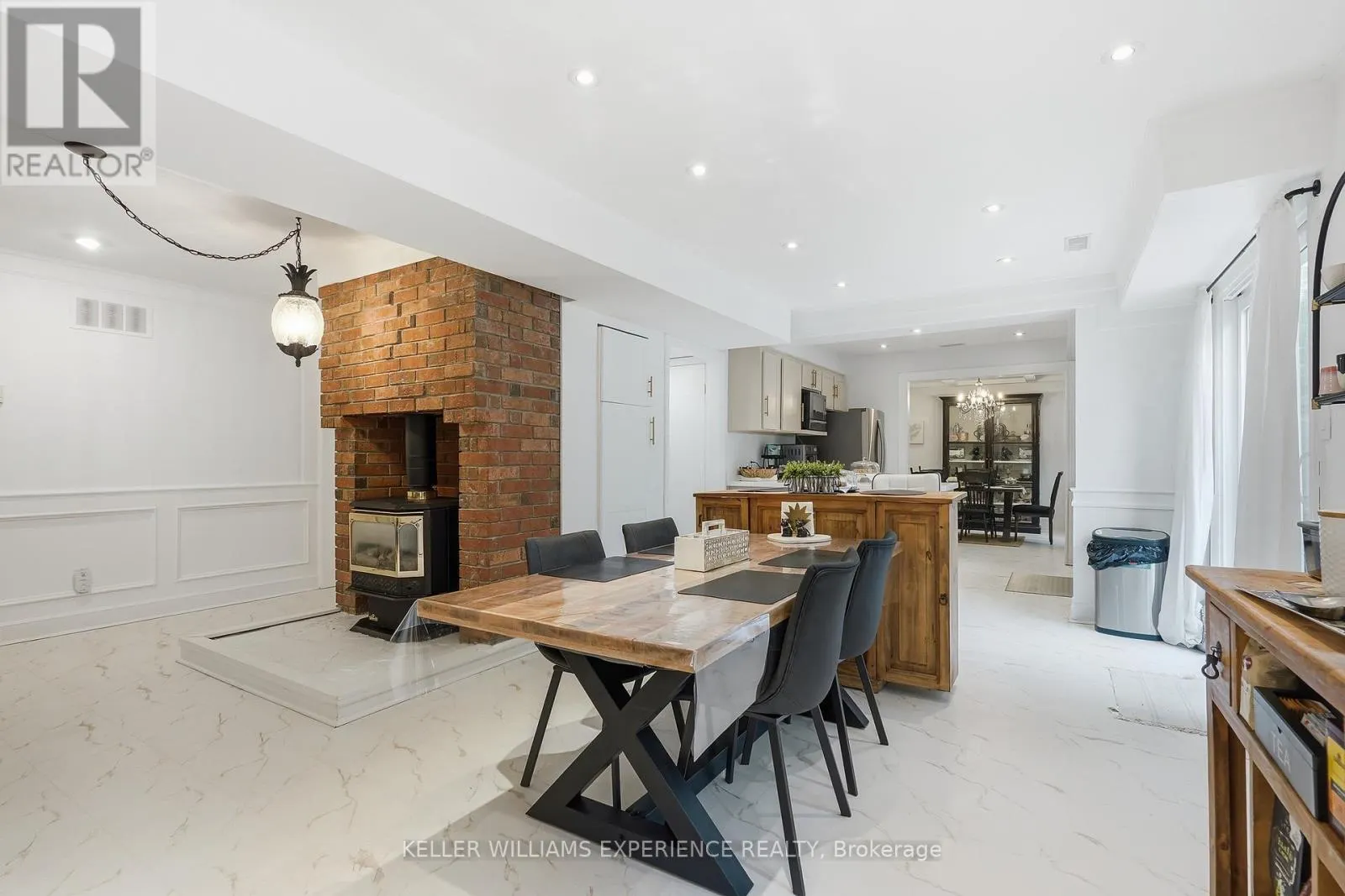 2 SEELEY COURT