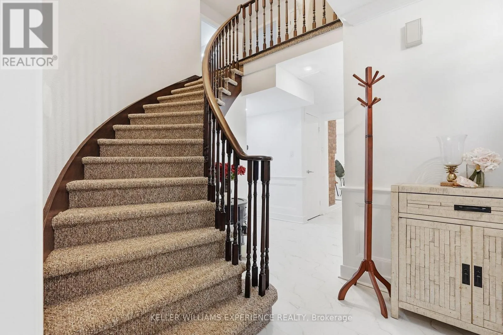 2 SEELEY COURT