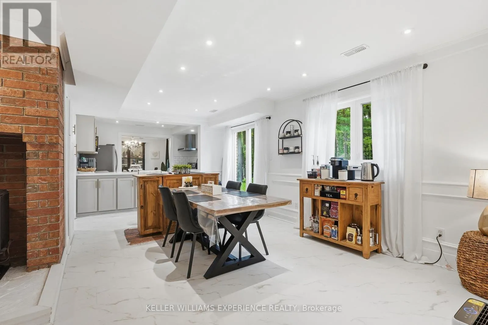 2 SEELEY COURT