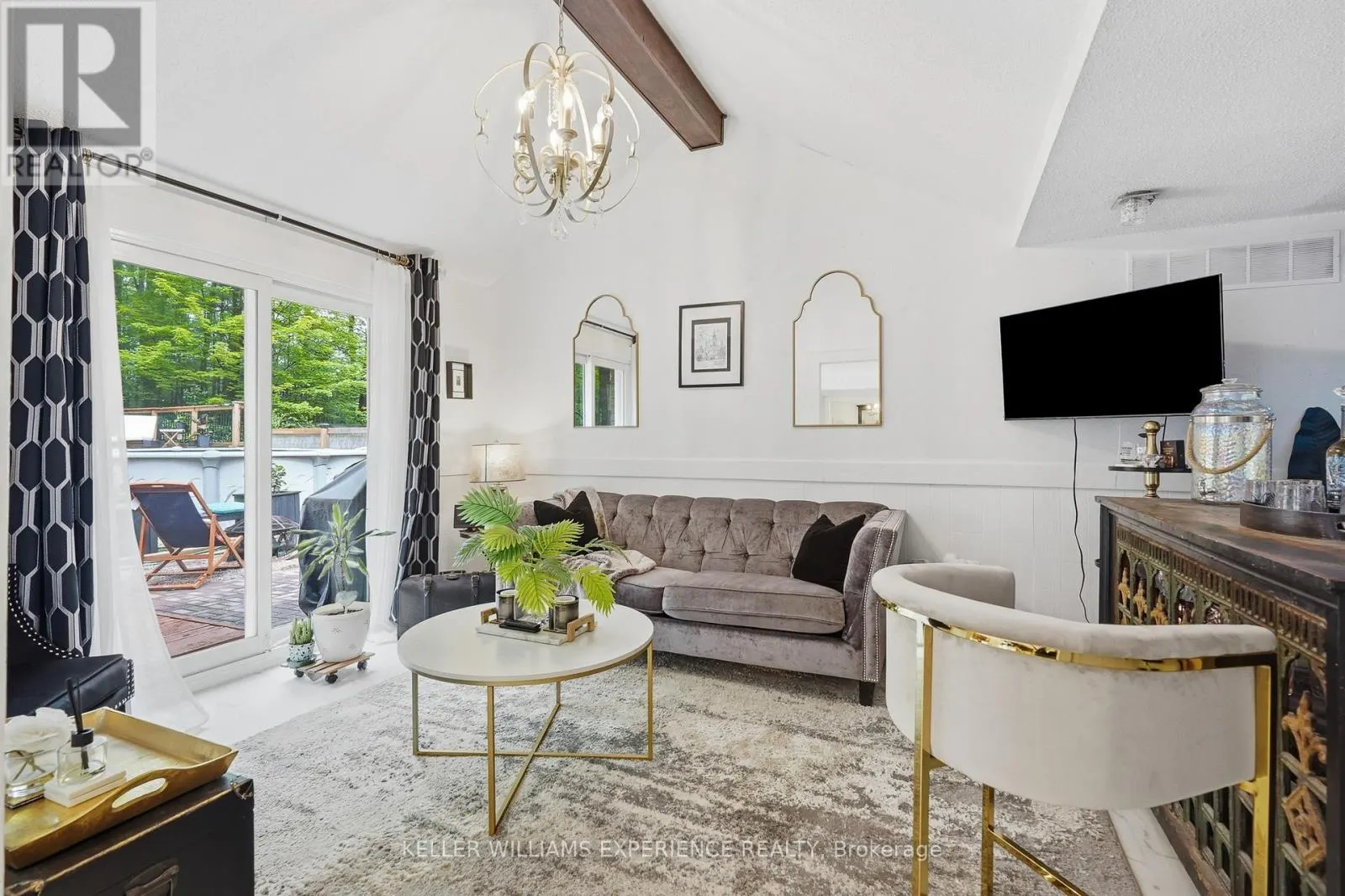 2 SEELEY COURT