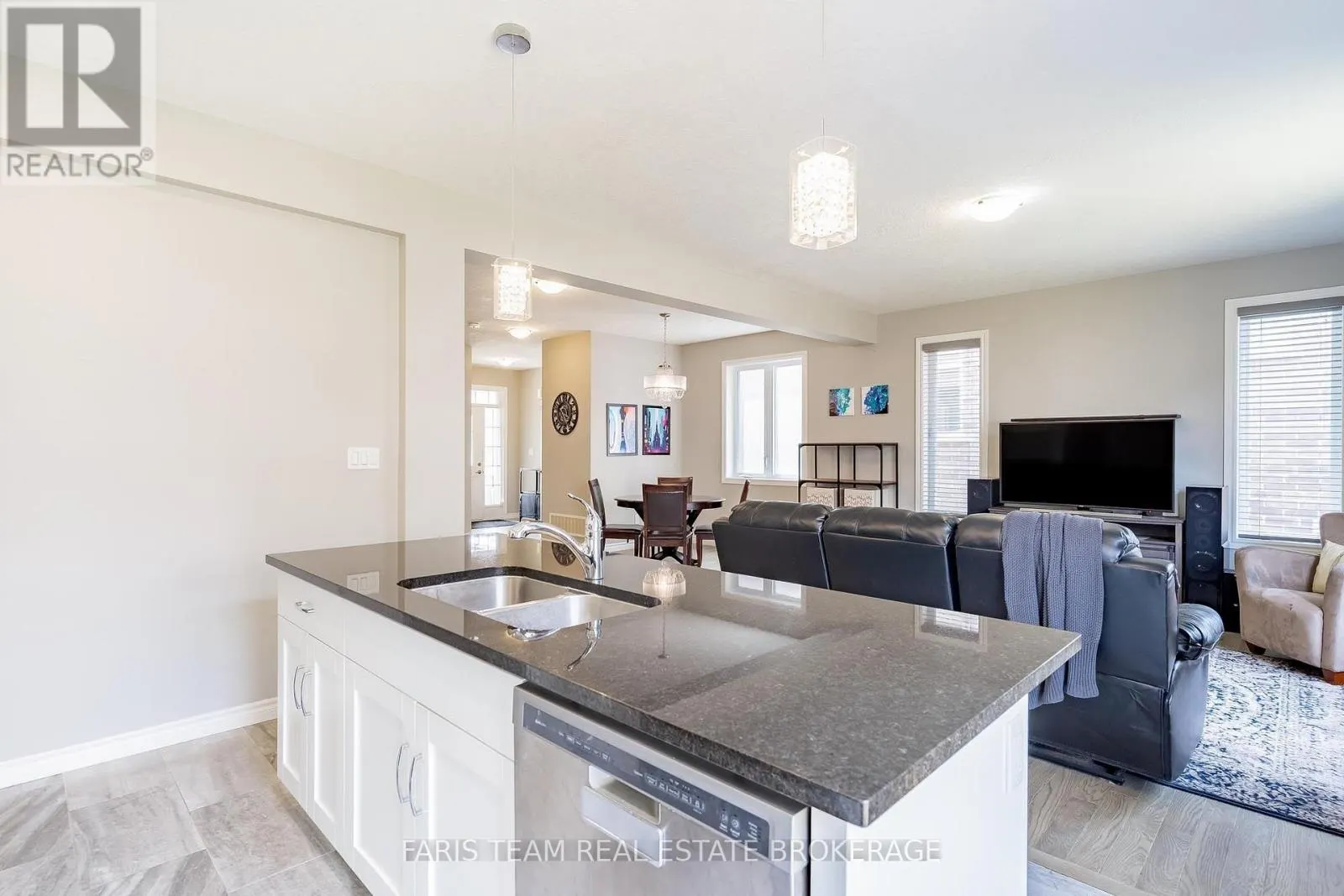 1016 WRIGHT DRIVE
