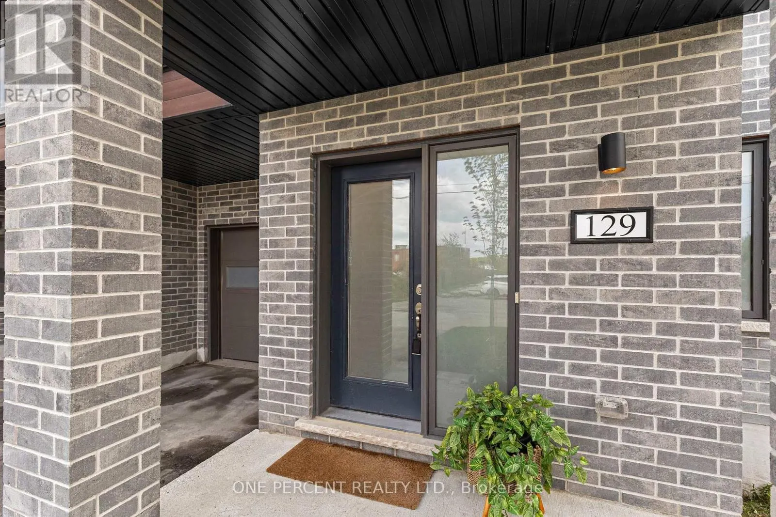 129 COLBORNE STREET E