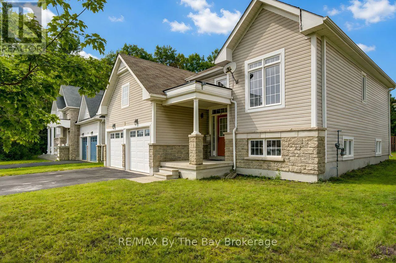 11 GRAND POPLAR LANE