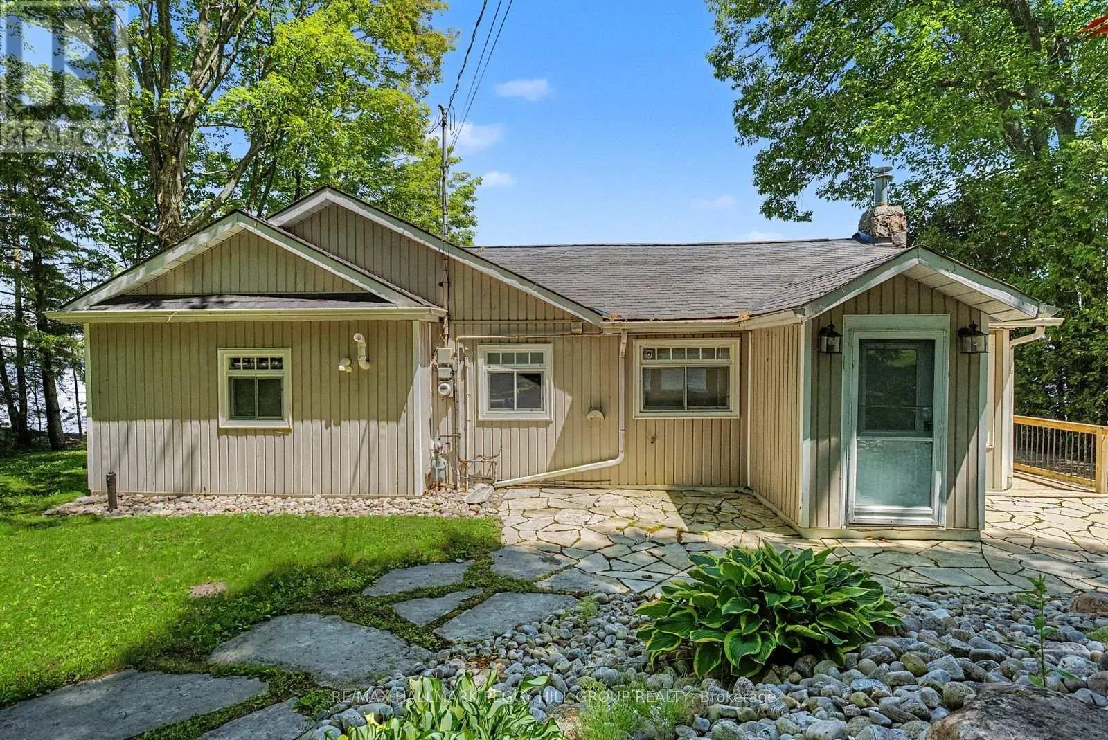 1449 CHAMPLAIN ROAD