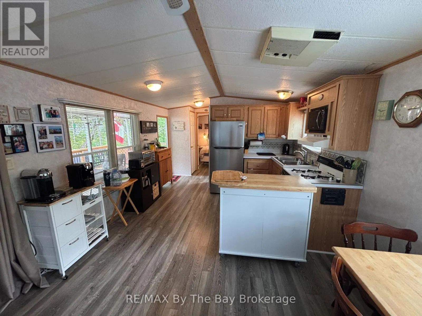 168 - 85 THEME PARK DRIVE #168