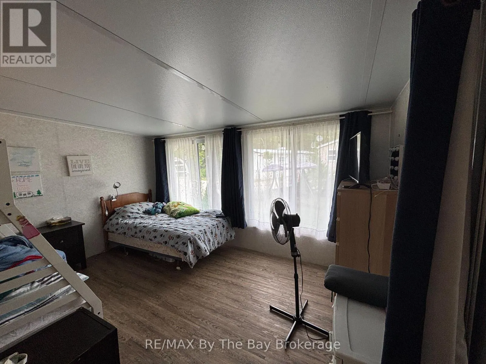 168 - 85 THEME PARK DRIVE #168