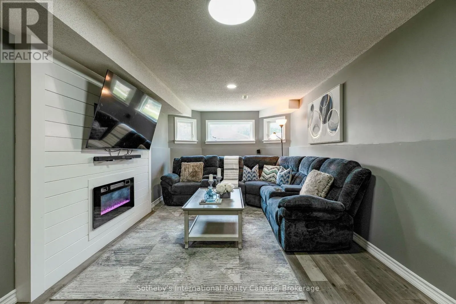 53 ROYAL BEECH DRIVE