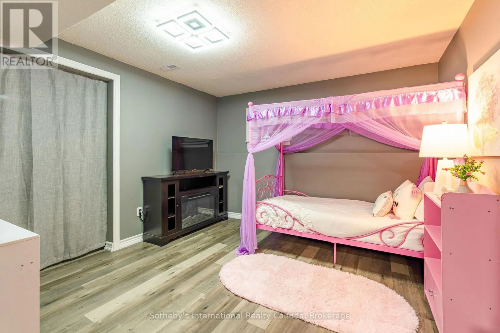 53 ROYAL BEECH DRIVE