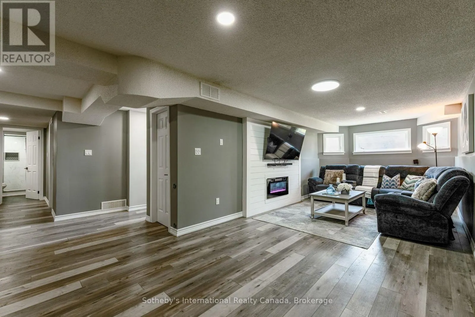 53 ROYAL BEECH DRIVE