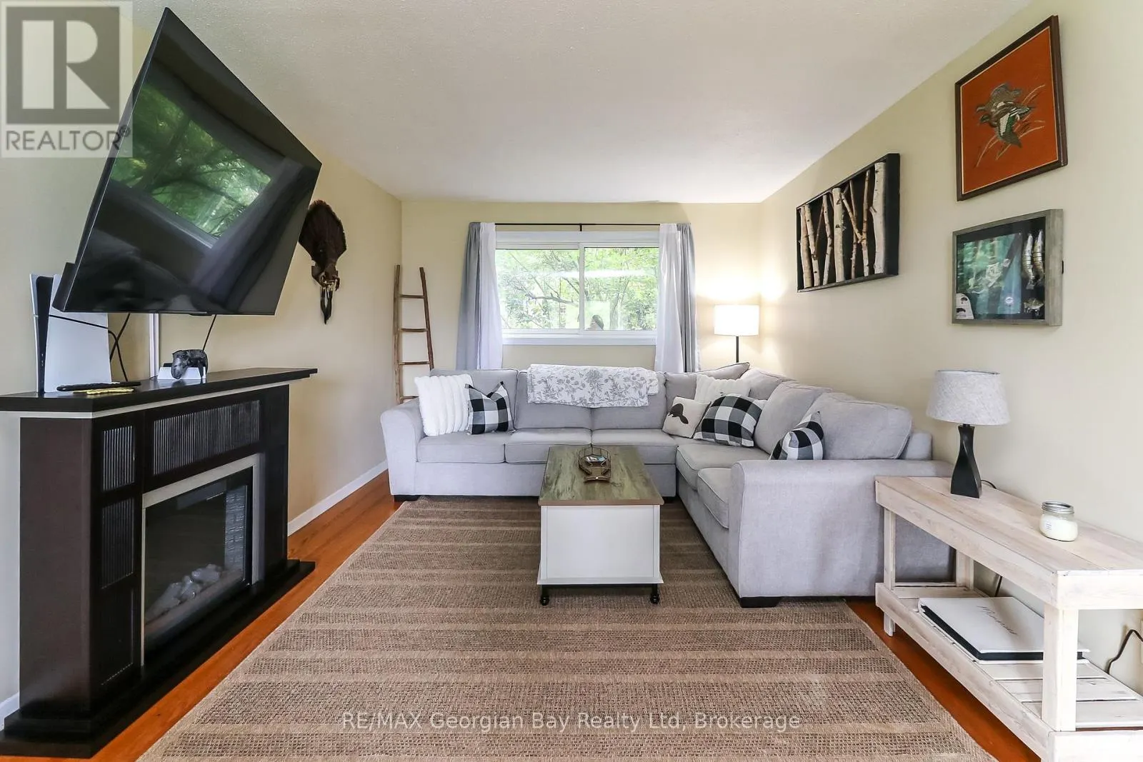 718 BIRCHWOOD DRIVE