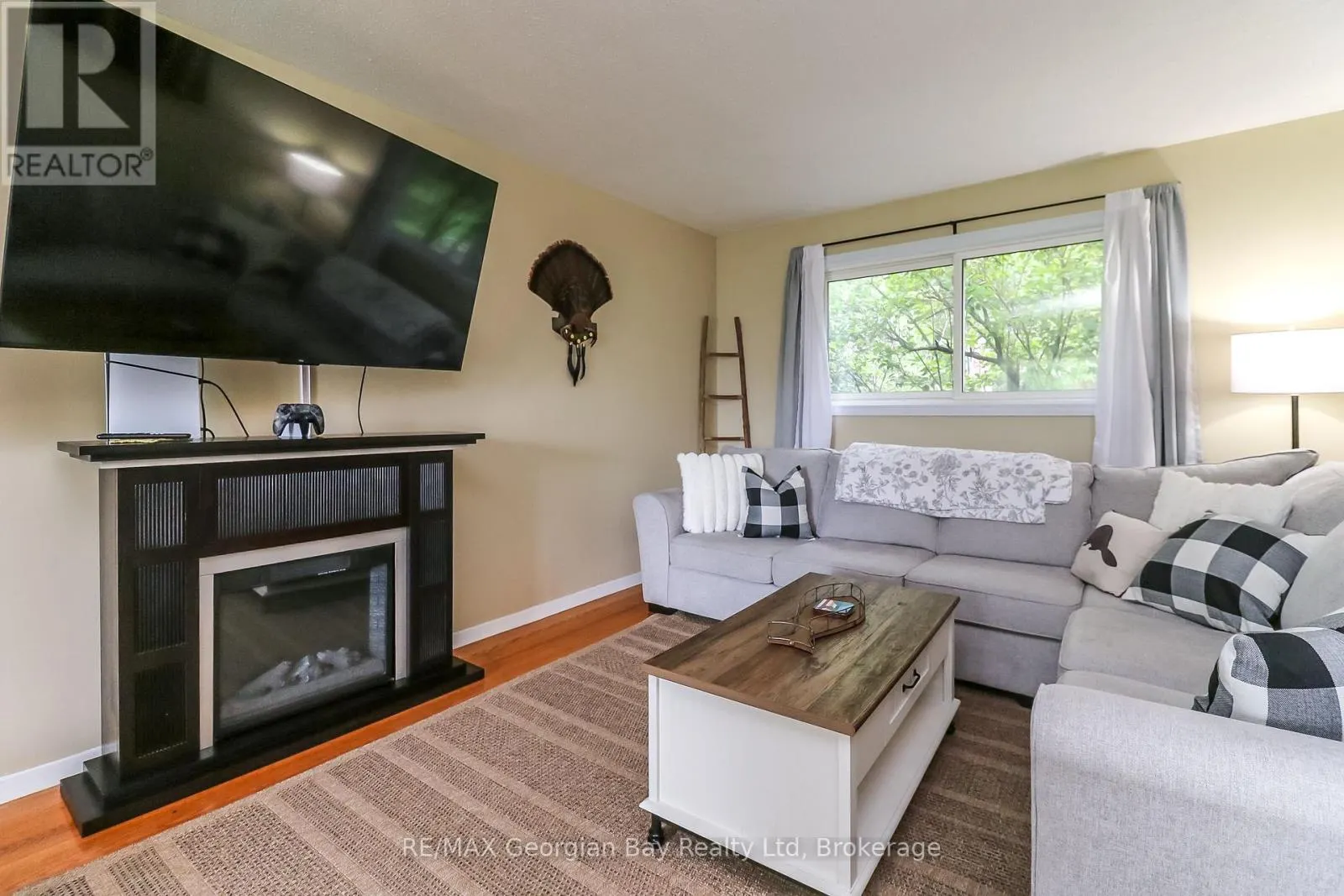 718 BIRCHWOOD DRIVE