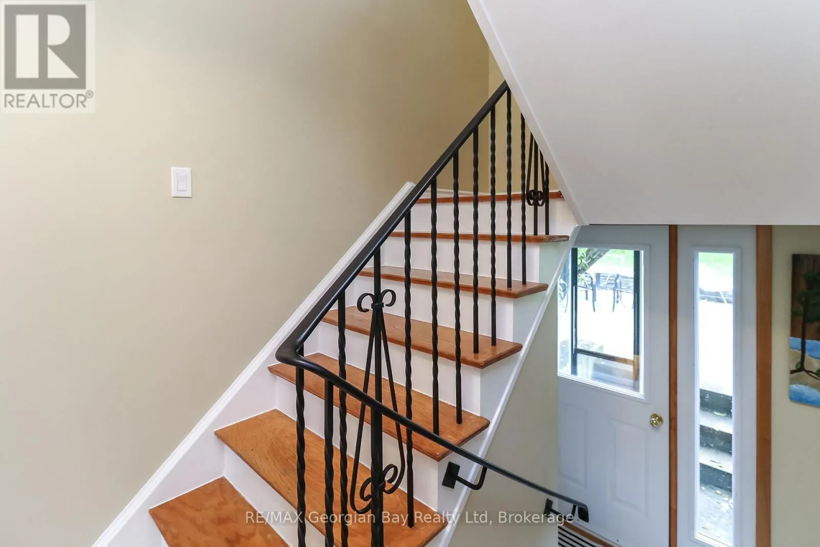 718 BIRCHWOOD DRIVE