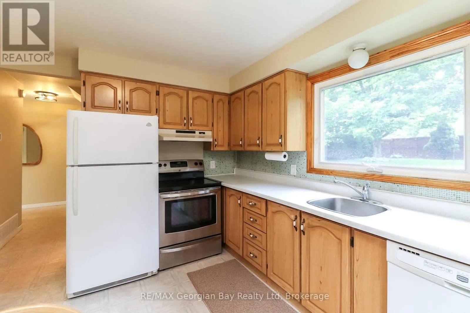 718 BIRCHWOOD DRIVE