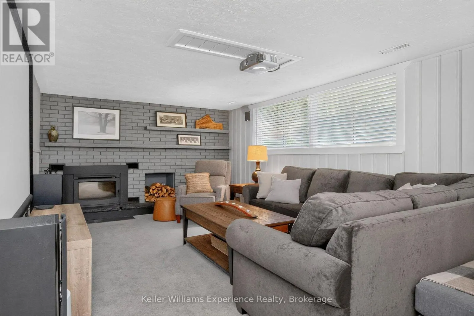 469 PARKVIEW COURT