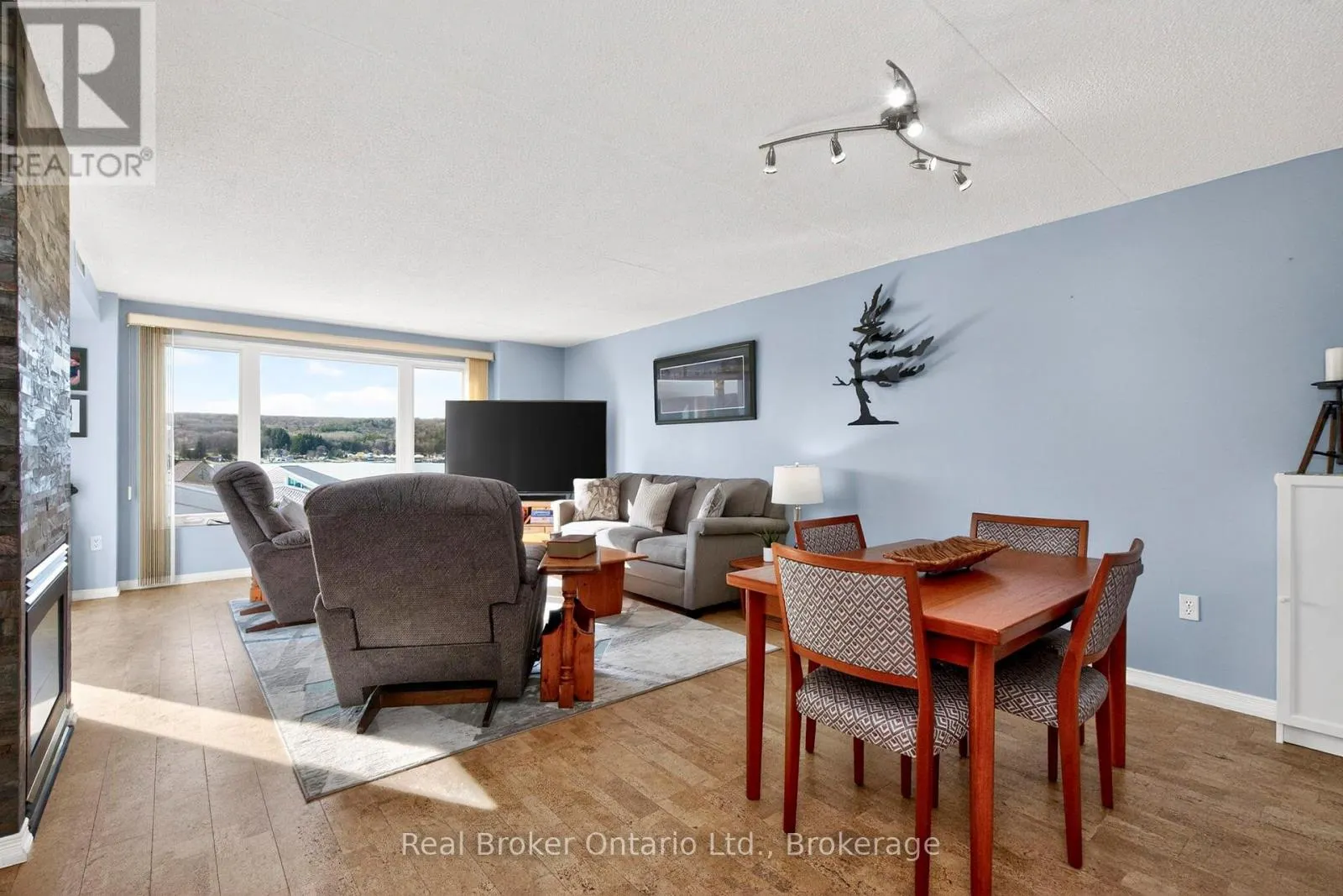 402 - 11 BECK BOULEVARD #402