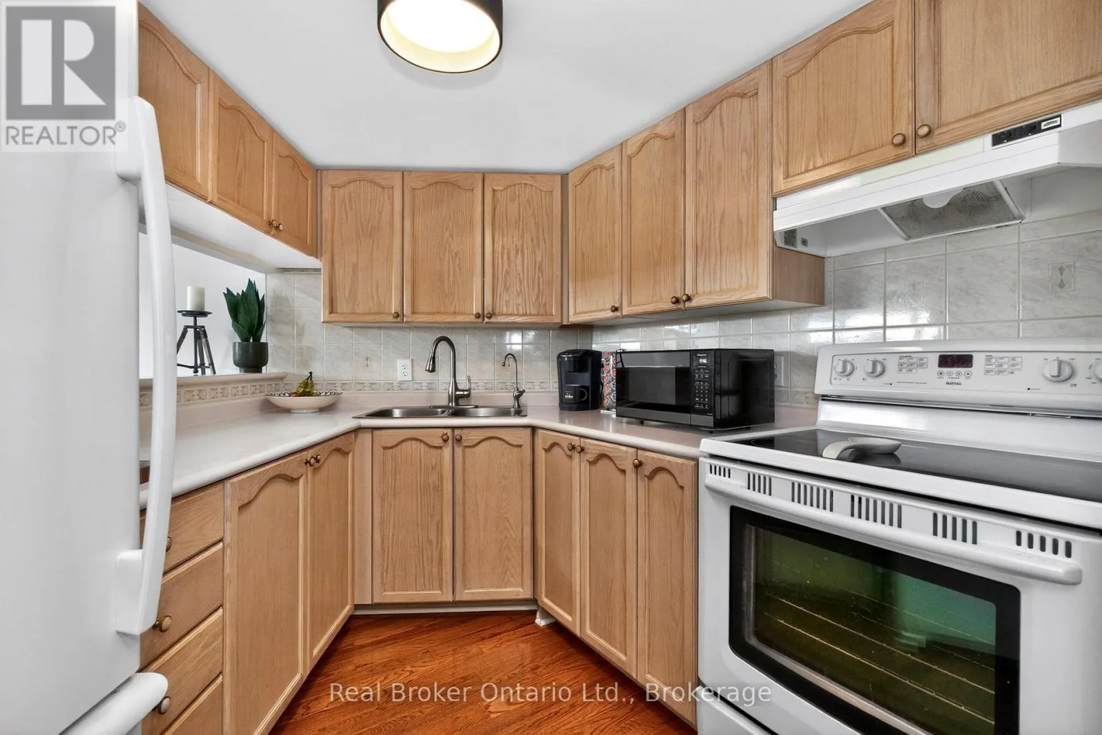 402 - 11 BECK BOULEVARD #402