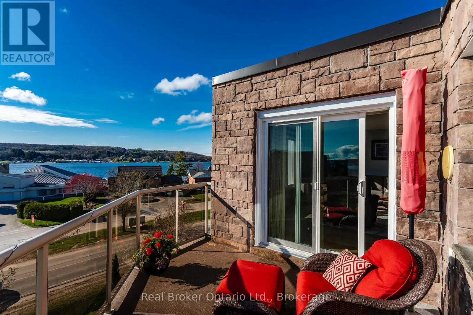 402 - 11 BECK BOULEVARD #402