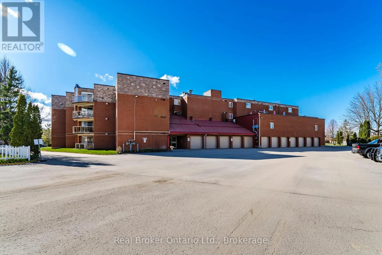 402 - 11 BECK BOULEVARD #402