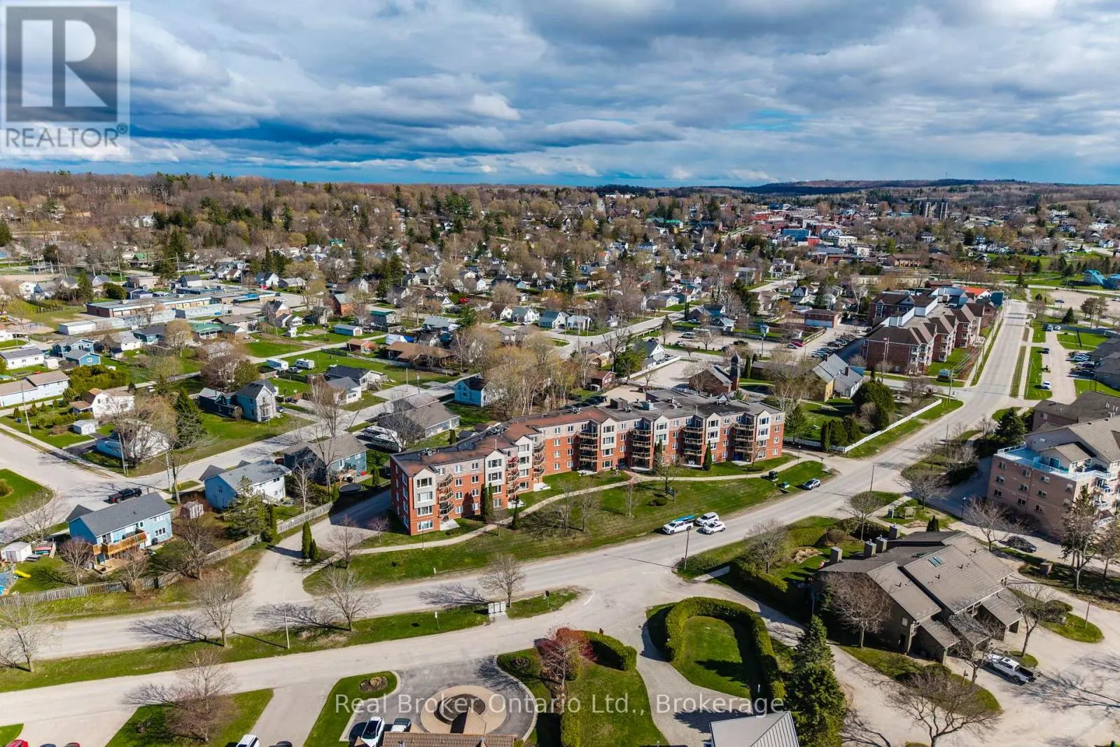 402 - 11 BECK BOULEVARD #402