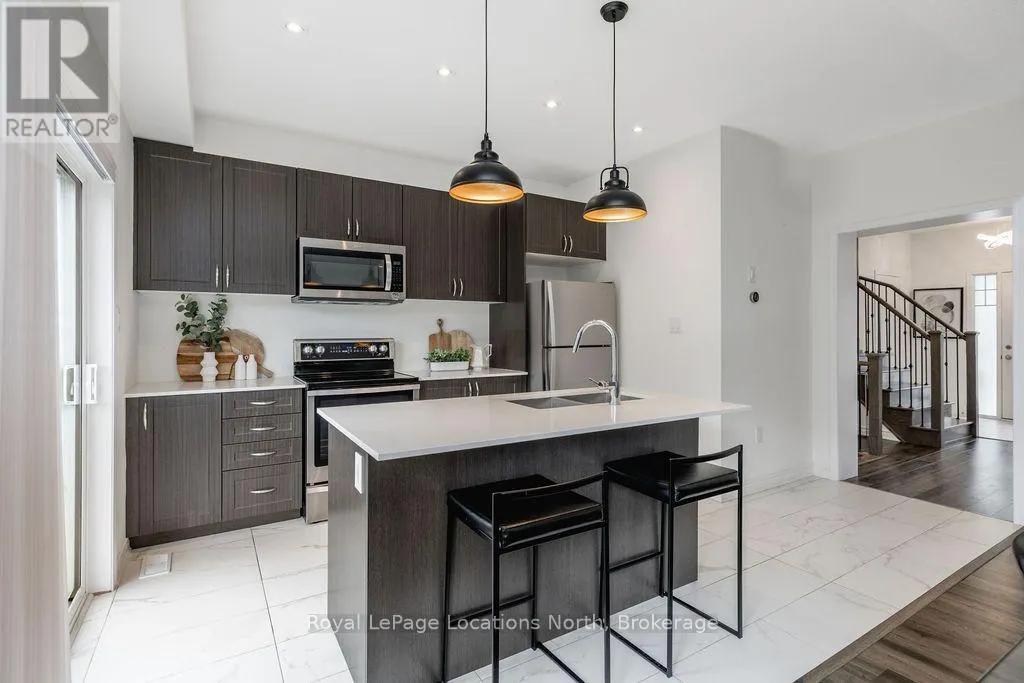 11 CATAMARAN DRIVE