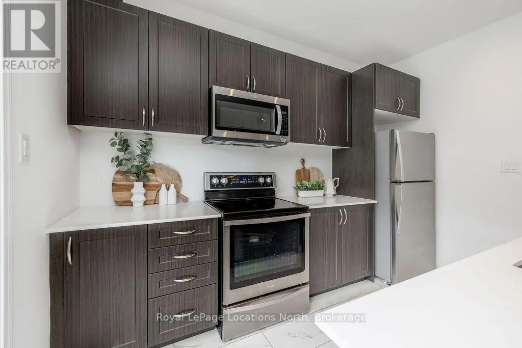 11 CATAMARAN DRIVE