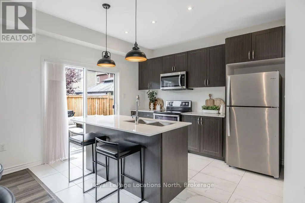 11 CATAMARAN DRIVE