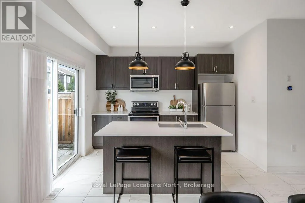 11 CATAMARAN DRIVE