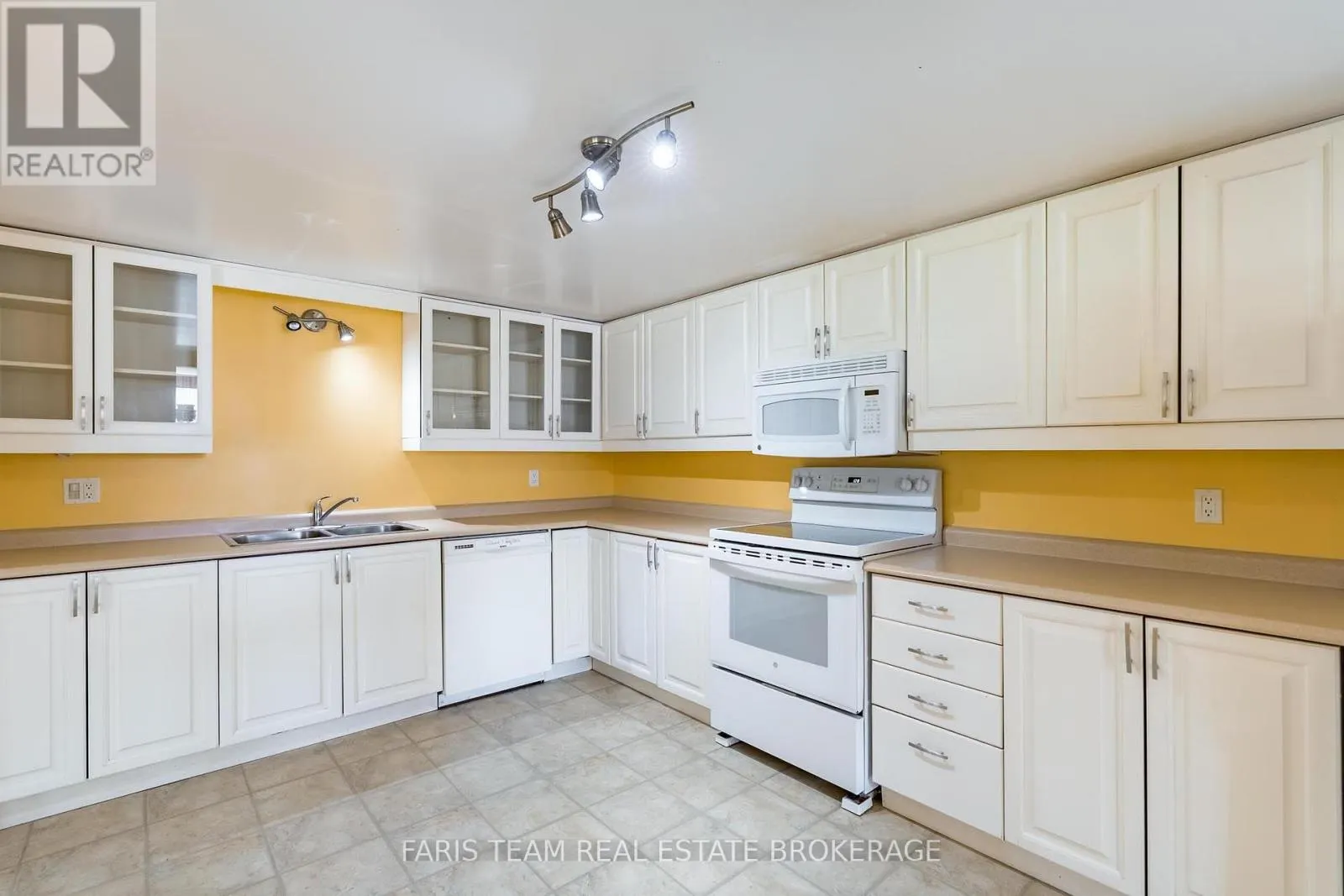 202 - 95 MATCHEDASH STREET N