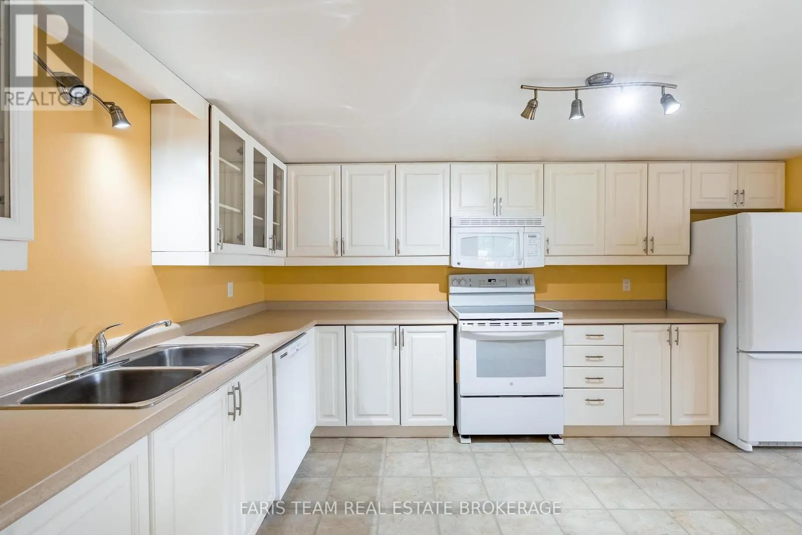 202 - 95 MATCHEDASH STREET N