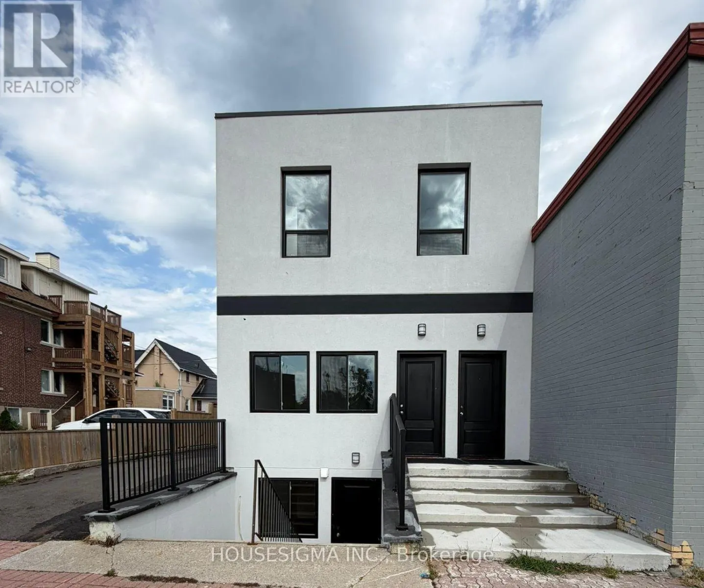 MAIN FLOOR UNIT - 28 WEST STREET N