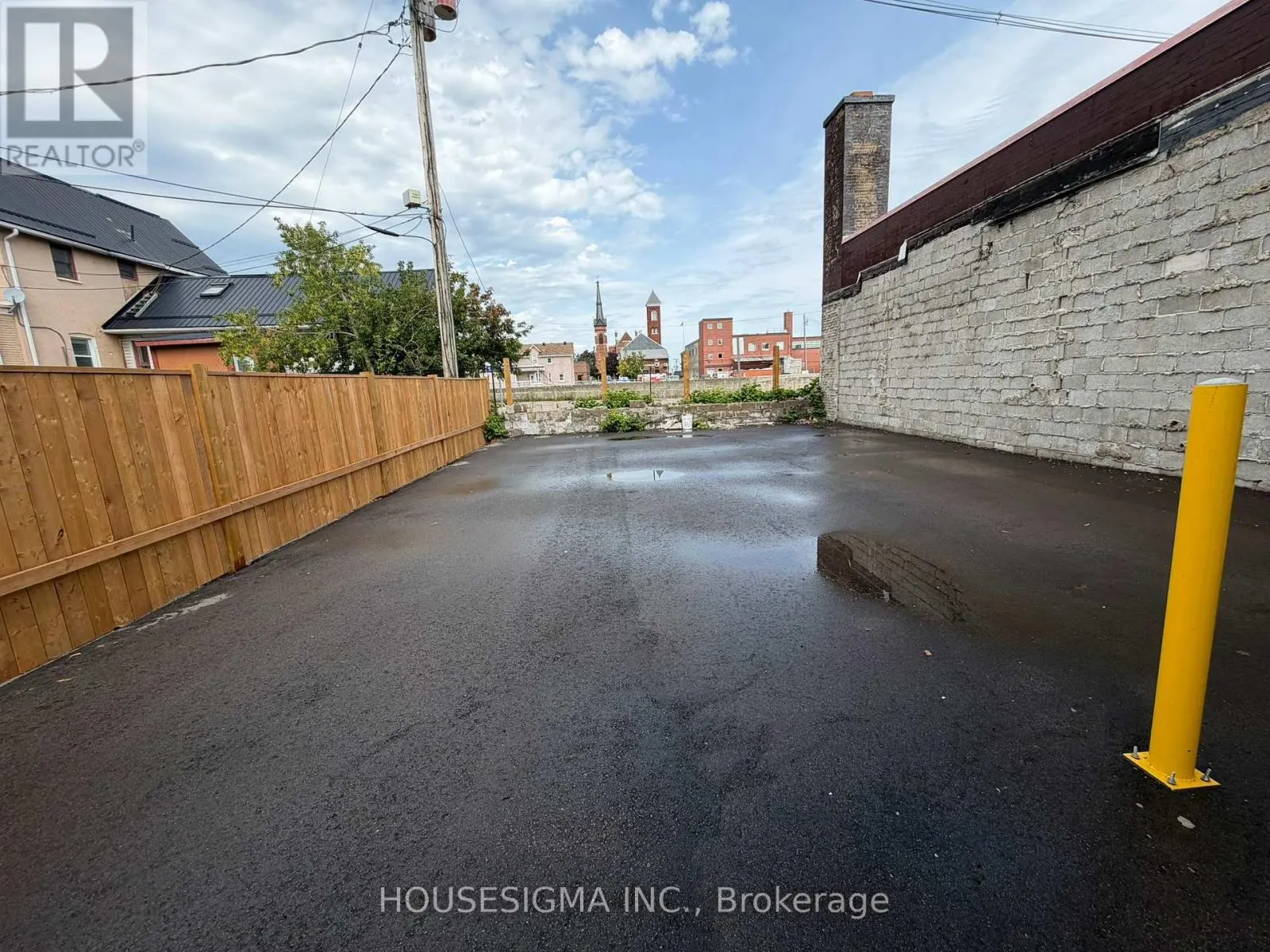 MAIN FLOOR UNIT - 28 WEST STREET N