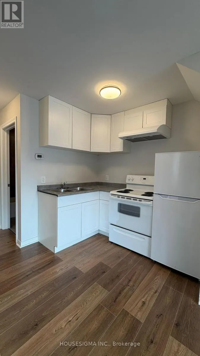MAIN FLOOR UNIT - 28 WEST STREET N