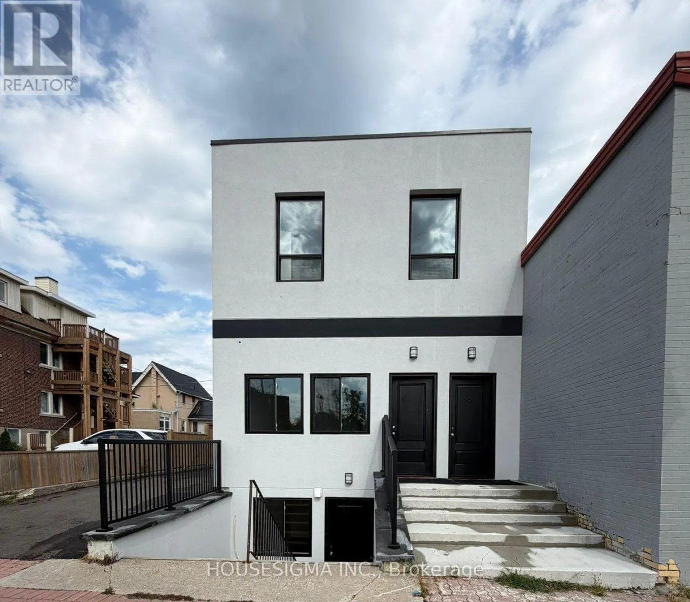 LOWER LEVEL UNIT - 28 WEST STREET N