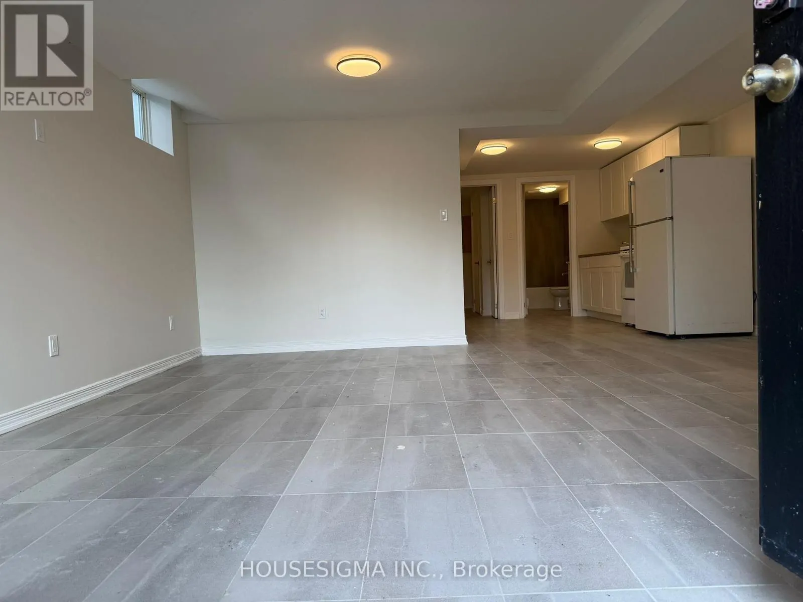 LOWER LEVEL UNIT - 28 WEST STREET N