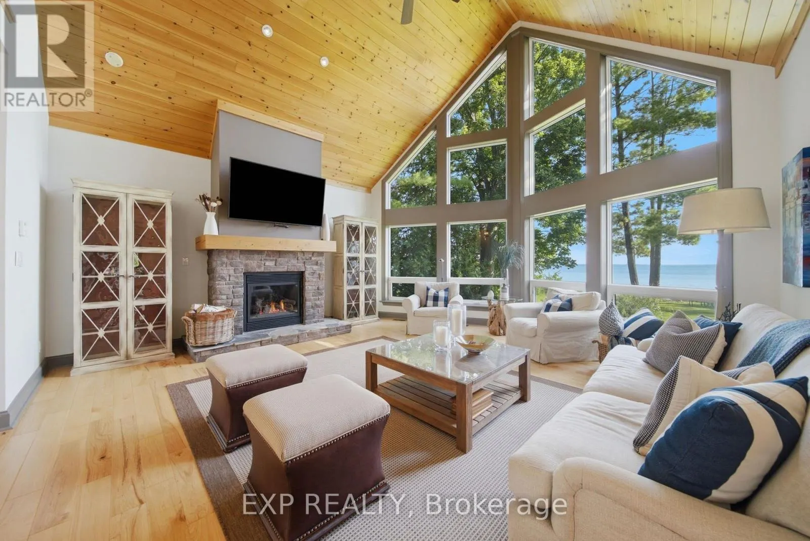 797 WOODLAND DRIVE